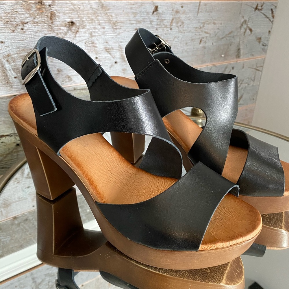 Eric Michael Ginger Black Leather Heels NIB